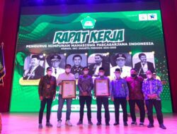 Gubernur DKI Jakarta dan Ketua Umum HMPI Raih Penghargaan HMPI Jakarta Award